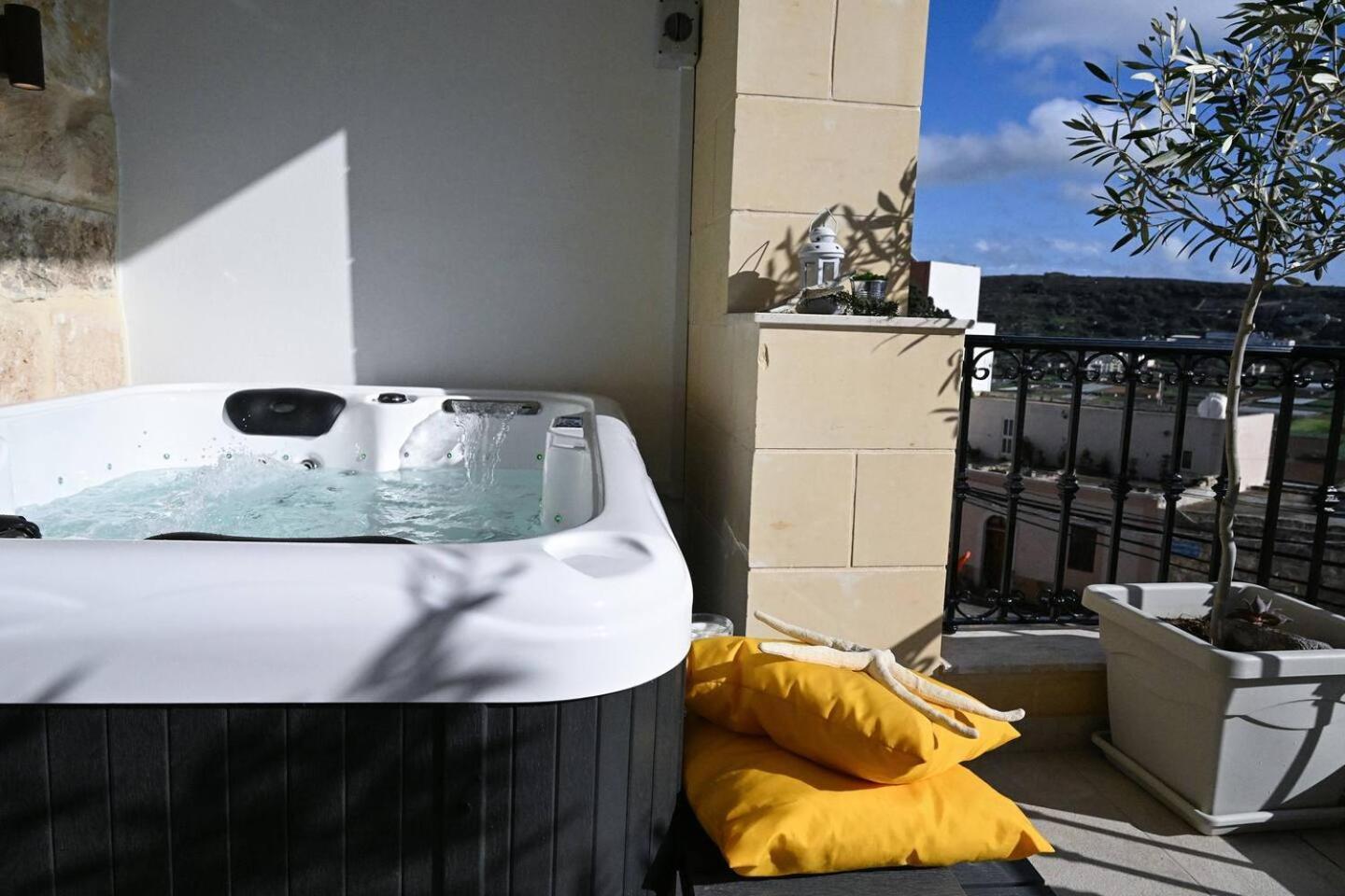Fl 3 Ta'Lonza Luxury With Hot Tub By Homely Mellieha Exterior photo